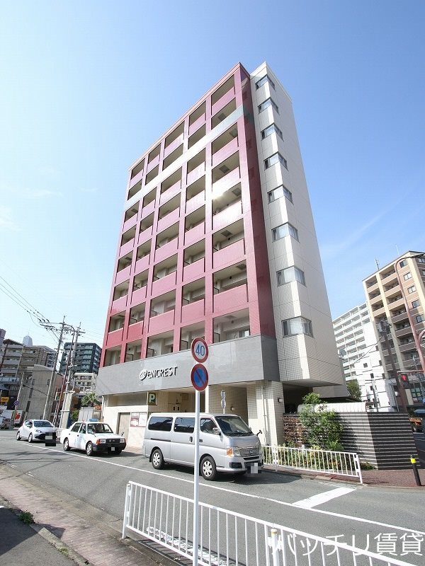 福岡市中央区六本松のマンションの建物外観