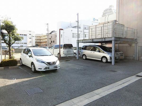 【パストラルクールの駐車場】