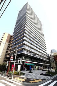 千代田区神田東松下町のマンションの建物外観