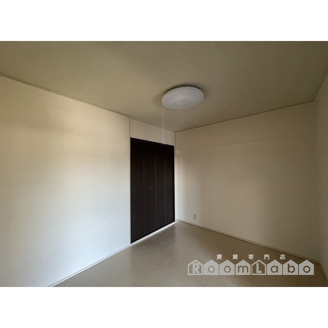 居室・リビング　中洋間