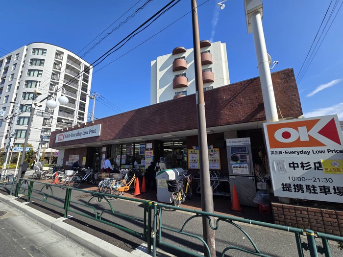 コンビニ　ファミリーマート　都立家政店（コンビニ）まで183m