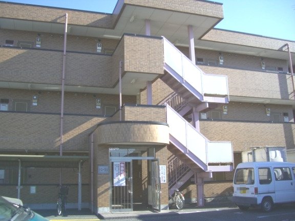 東松山市神明町のマンションの建物外観