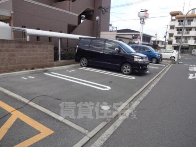 【松原市丹南のマンションの駐車場】