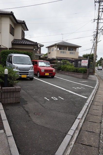 【福津市手光のアパートの駐車場】