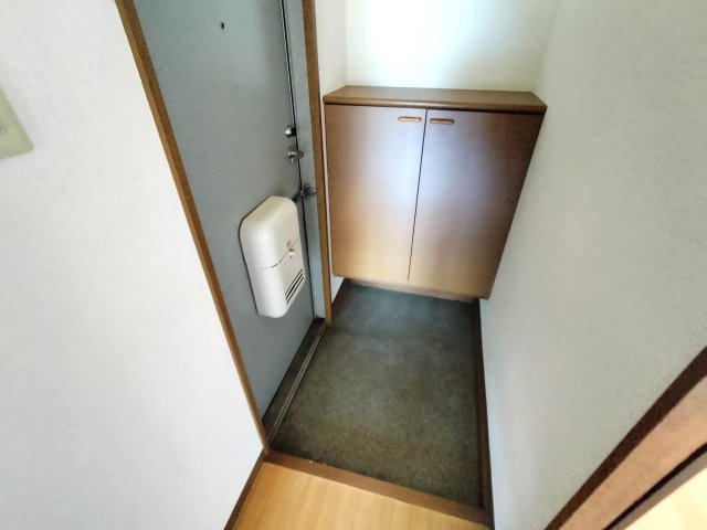 【メゾンドール塩屋の玄関】