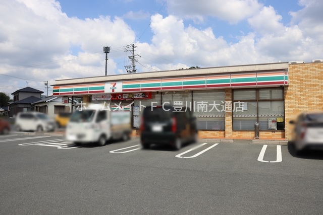 コンビニ　セブンイレブン新城バイパス店（コンビニ）まで1031m