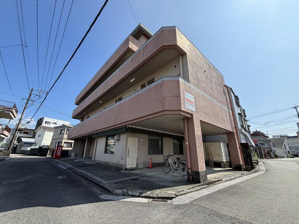 サンバーストビルの外観写真