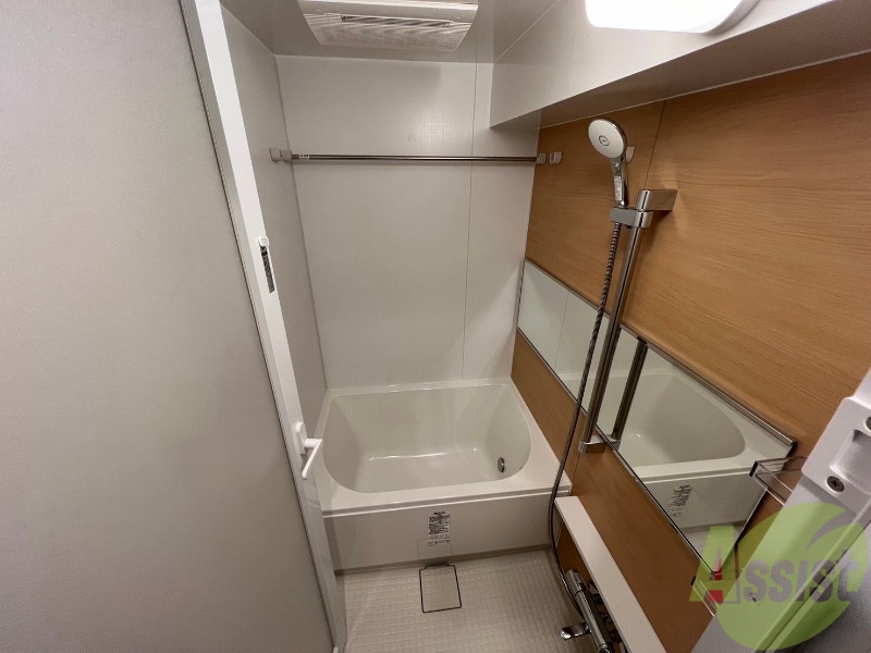 バス・シャワールーム　浴室は追い炊き機能付きになっていて快適です