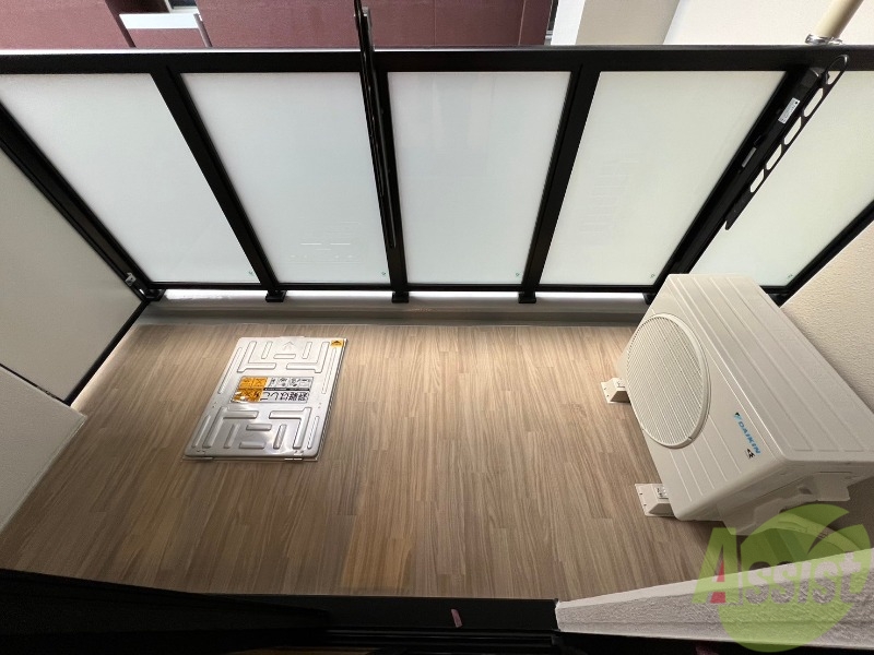 バルコニー　バルコニーは天気の良い日には洗濯物もよく乾きそうですね。