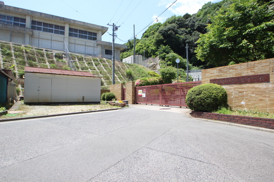 中学校　広島市立安佐南中学校（中学校）まで1538m