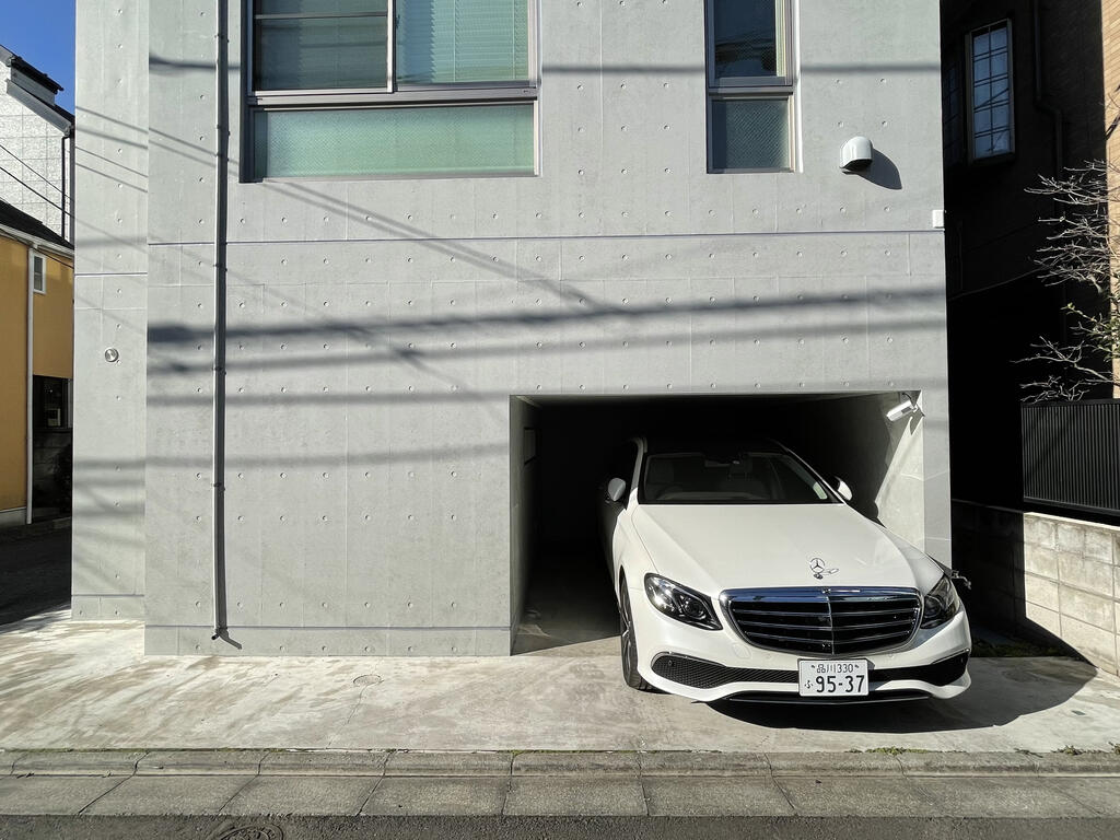 駐車場　W3×H1.8×D4m(＋1.2m）