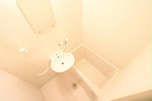 バス・シャワールーム　浴室乾燥機で雨や雪の日でもらくらくお洗濯！