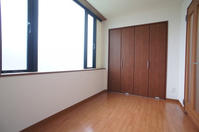 居室・リビング　明るい洋室です