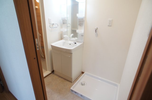 洗面設備　コンパクトで使いやすい洗面所