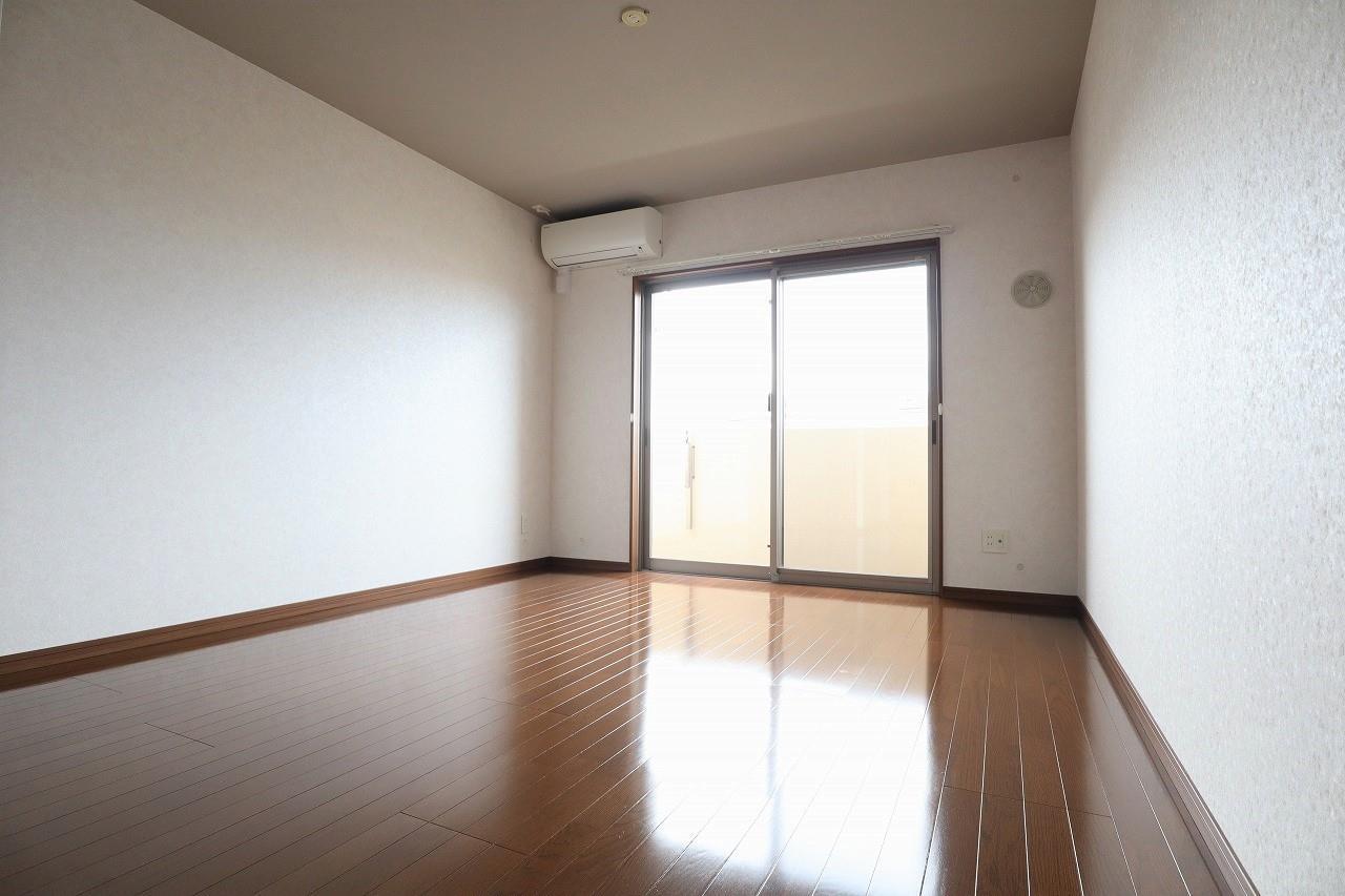 その他　洋室は8.3帖ございます。