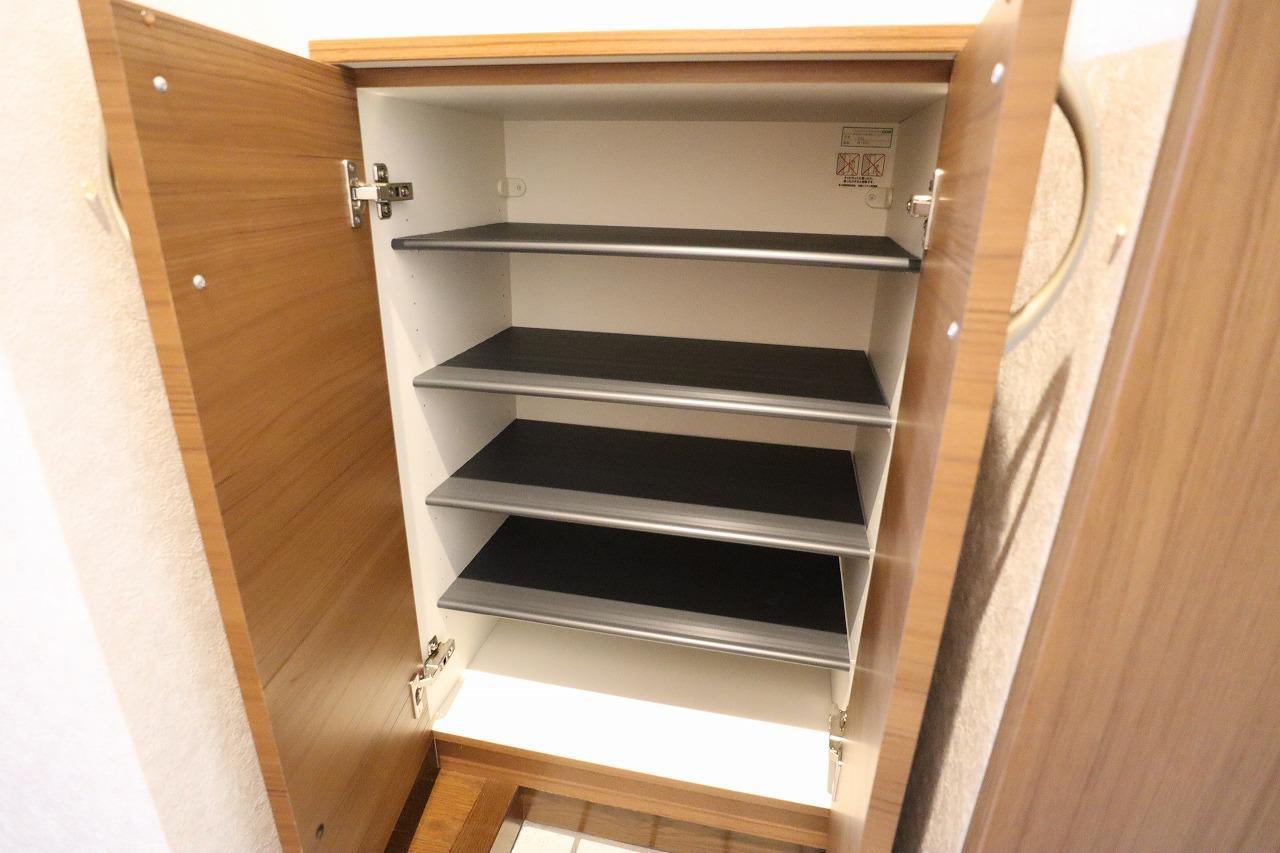 その他　玄関にはシューズボックスがついています。