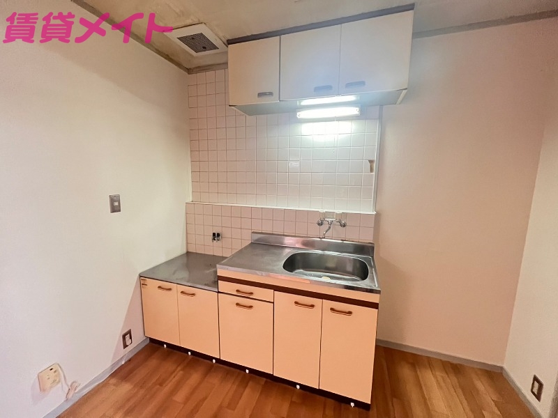 キッチン　同物件別部屋写真
