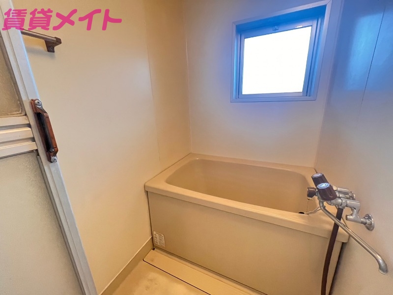 バス・シャワールーム　同物件別部屋写真