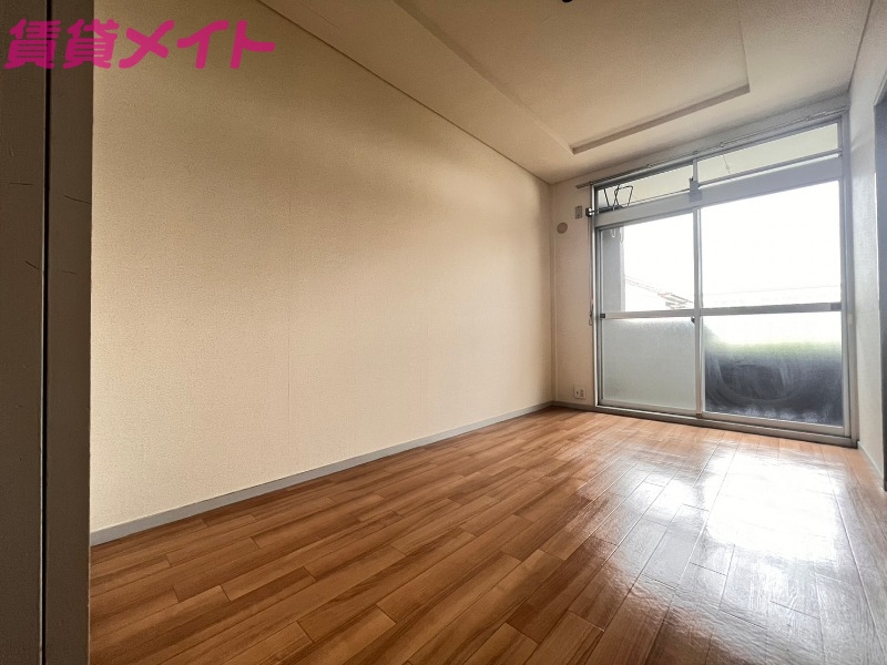 居室・リビング　同物件別部屋写真