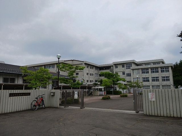 中学校　仙台市立南中山中学校（中学校）まで850m