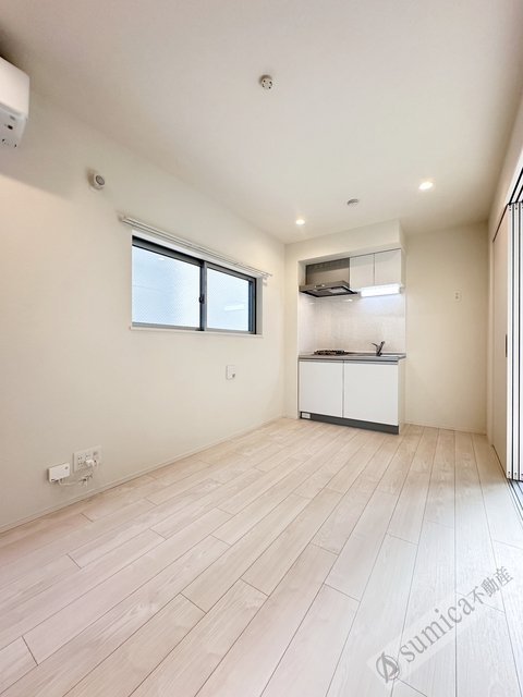 居室・リビング　ホワイトベースで明るいお部屋です♪