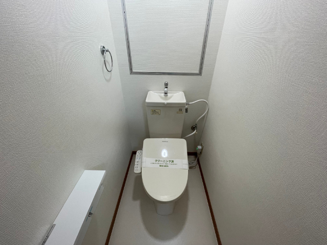 トイレ　温水洗浄便座付き