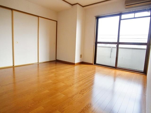 居室・リビング　退去前につき同じ間取りの別のお部屋のイメージです。