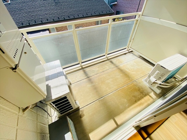 バルコニー　同一建物内２０３号室内装写真転載。