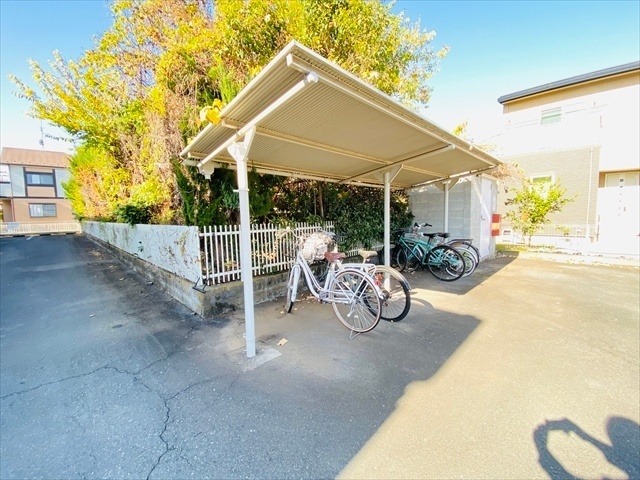 その他共有部分　同一建物内２０３号室内装写真転載。