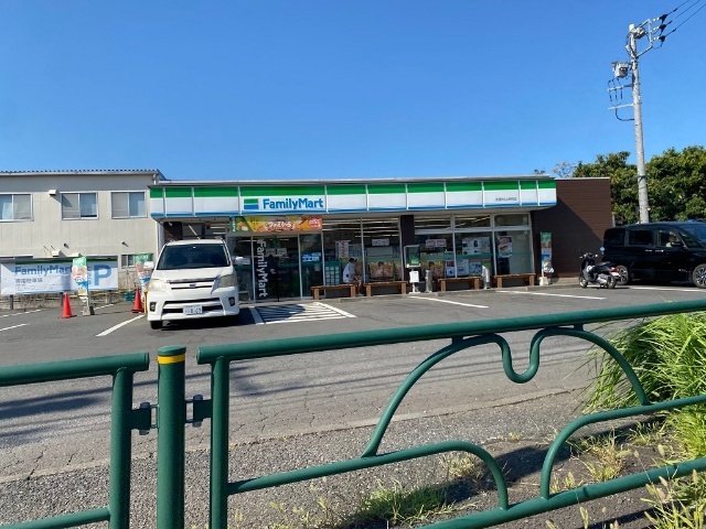 コンビニ　ファミリーマート武蔵村山神明店（コンビニ）まで576m