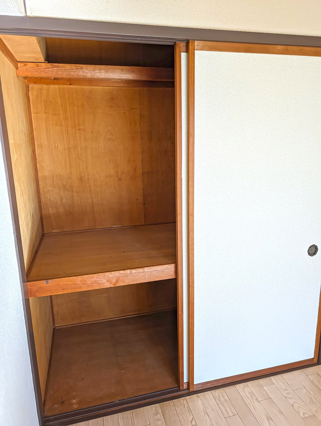 収納　洋室　押入