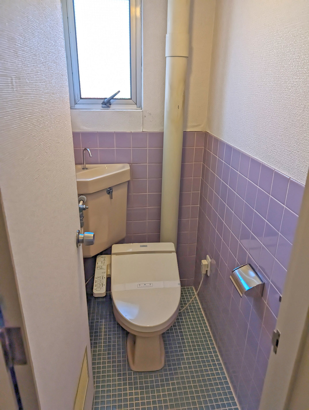 トイレ　トイレ　温水洗浄便座機能付き