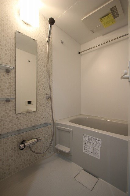 バス・シャワールーム　同物件、別号室のものです。