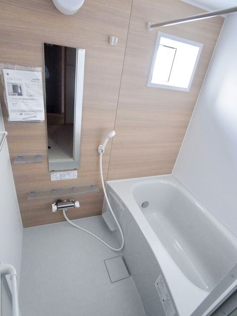 バス・シャワールーム　☆ゆったり入れる窓付きお風呂☆