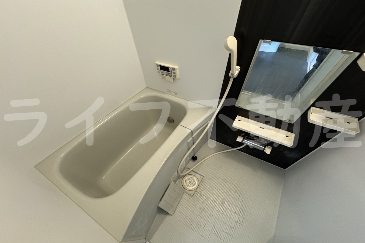 バス・シャワールーム　落ち着いた空間のお風呂です