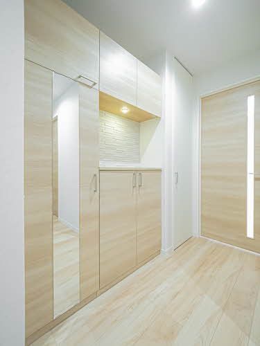 玄関　玄関ホールにはシューズボックスがあります。