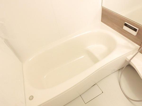 バス・シャワールーム　浴室乾燥機、追焚機能付の広々バスルーム！