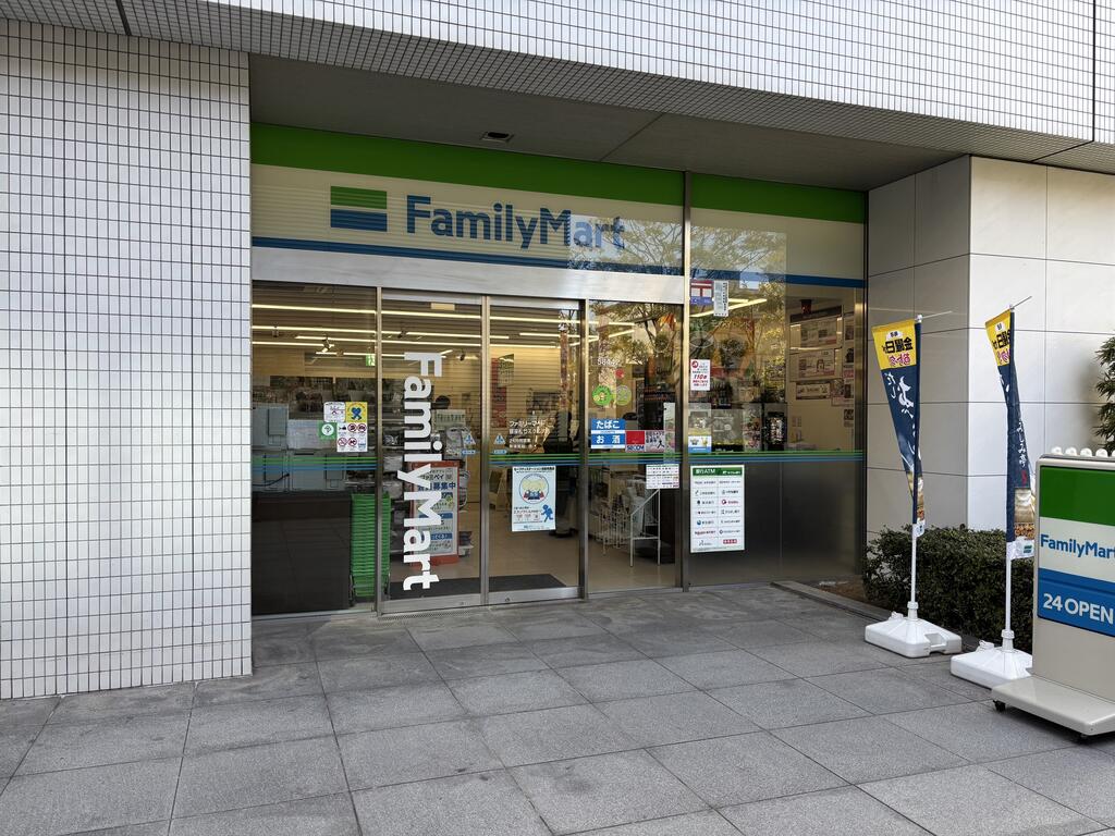 コンビニ　ファミリーマート銀座松竹スクエア店（コンビニ）まで116m