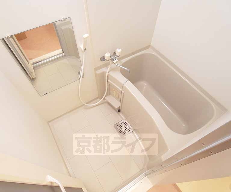 バス・シャワールーム　セパレートのお風呂でくつろげます。
