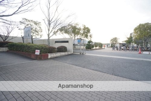 小学校　真美ケ丘第二小学校（小学校）まで2494m