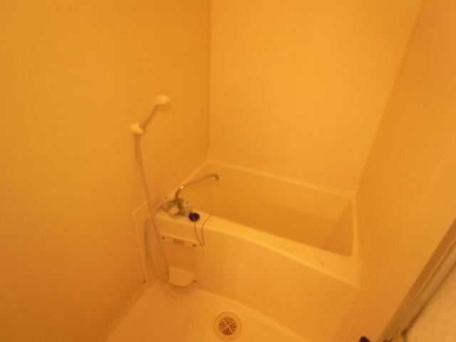 バス・シャワールーム　お風呂に浸かってリラックス