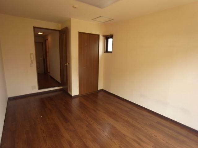 居室・リビング　南向きで明るい、角部屋です