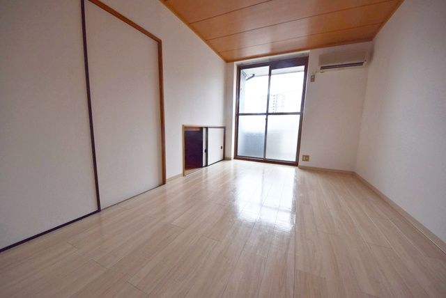 居室・リビング　明るい居室