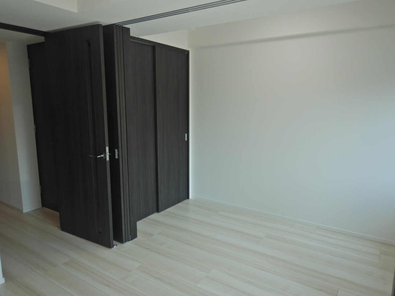 居室・リビング　別号室参考写真