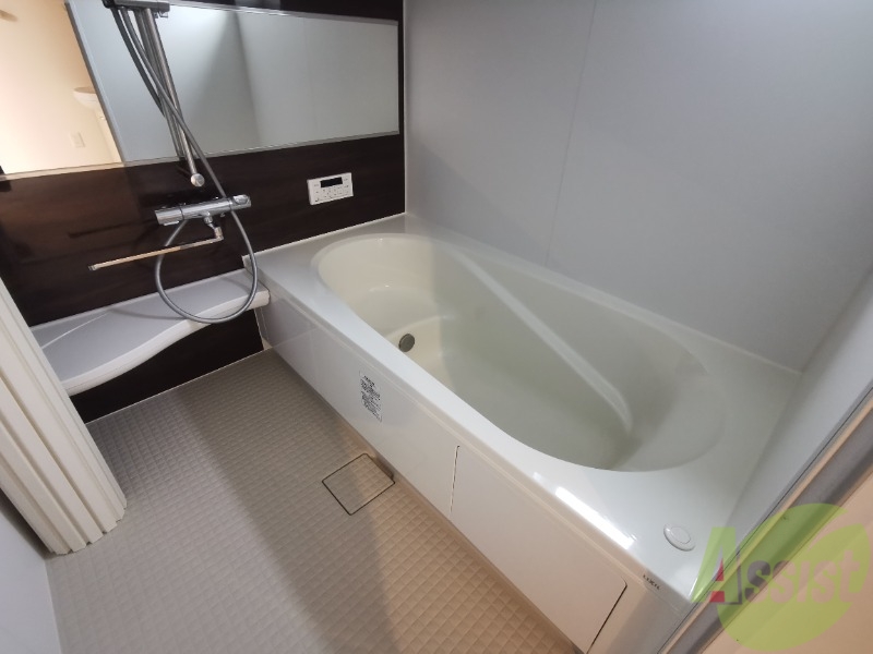 バス・シャワールーム　浴槽付きのお風呂です。ここで一日の疲れを癒しましょう。