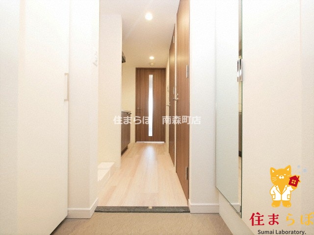 玄関　「気になったら、LINEで気軽に相談できますよ。」