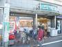 スーパー　三浦屋東伏見店（スーパー）まで142m