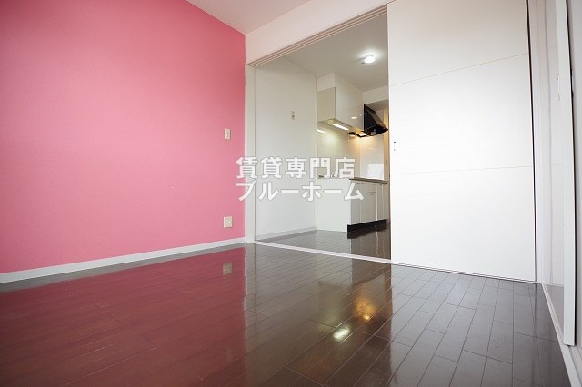 その他部屋・スペース　壁紙がピンク色でオシャレ！