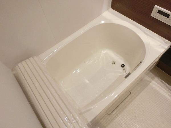 バス・シャワールーム　浴室乾燥機、追焚機能付の広々バスルーム！