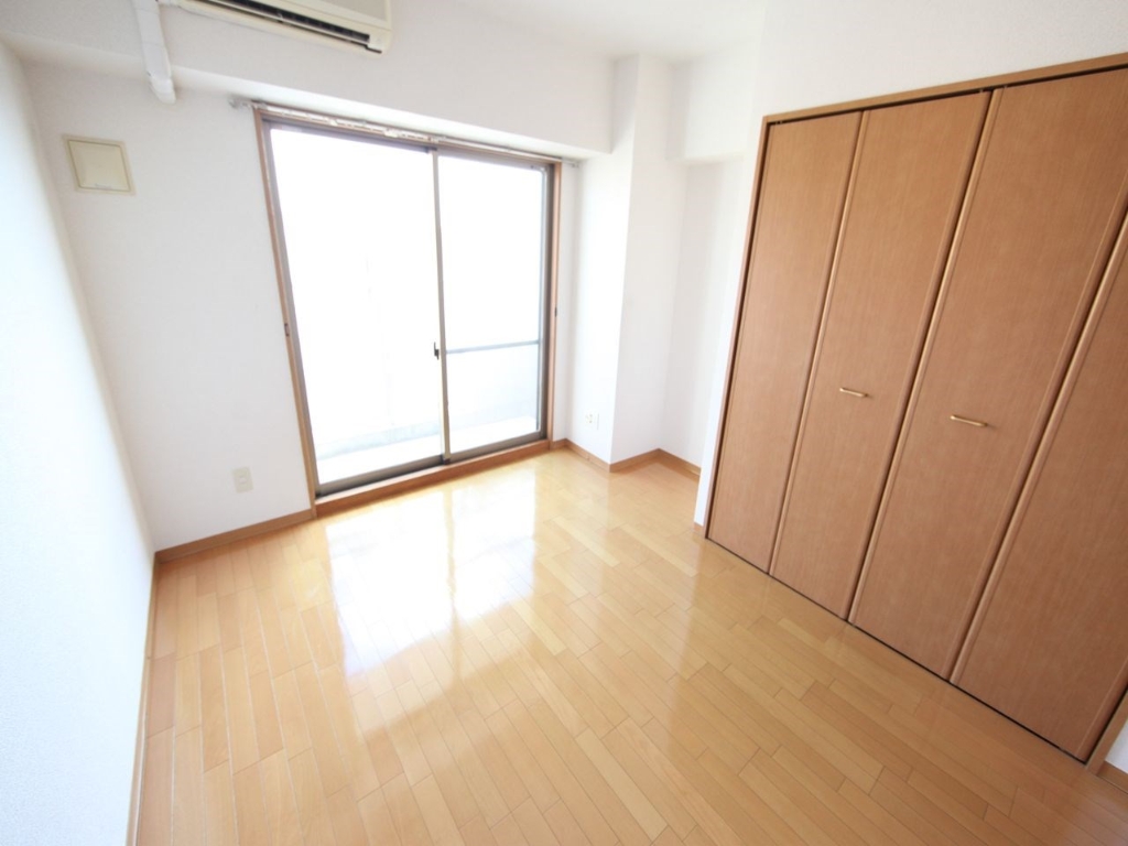 その他部屋・スペース　洋室6.2帖　クローゼット付　バルコニーに面しています